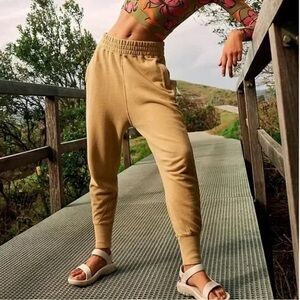 Free People Movement June Bug Joggers Sweatpant Slouchy Camel Tan. EUC
